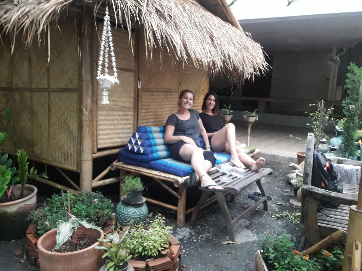 Coc Guest House & Hostel Chiang Mai Buitenkant foto